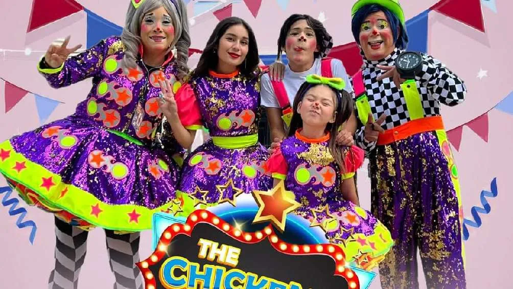 La Payasita Perlita, su esposo y tres hijos eran conocidas como la Chicken Family.