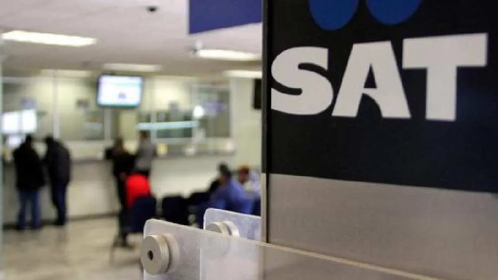 El SAT podría multarte y hasta embargarte en caso de no cubrir tu infracción.