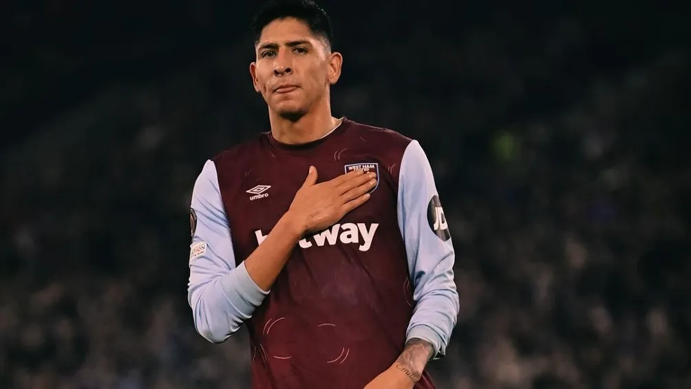 Edson Álvarez en partido con el West Ham