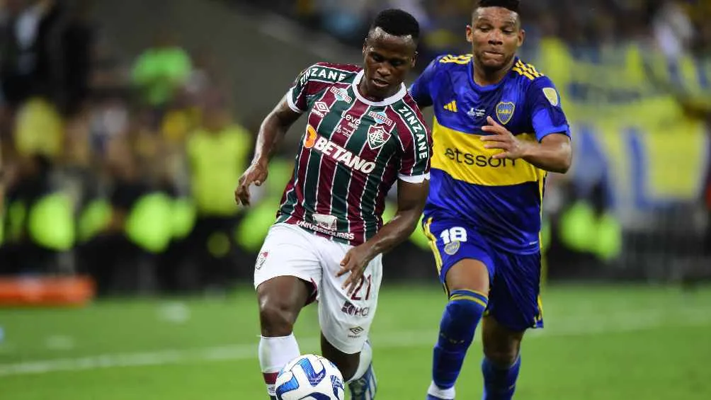 TWITTER @FluminenseFC Lanzaron pedrada a Boca