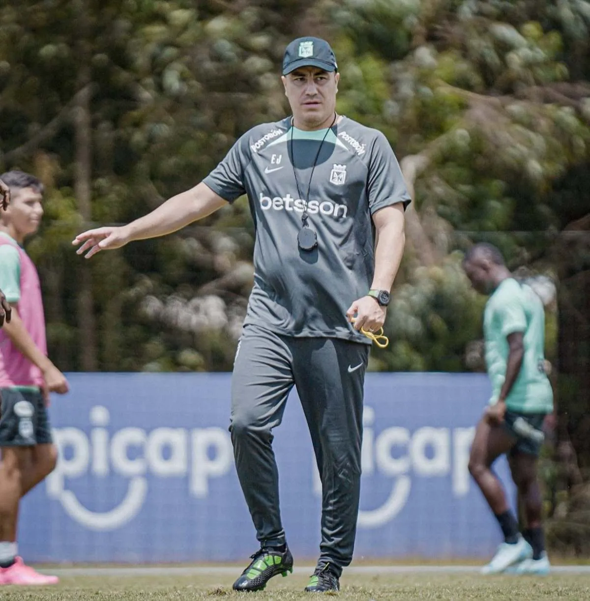 El mexicano no pudo dirigir este fin de semana