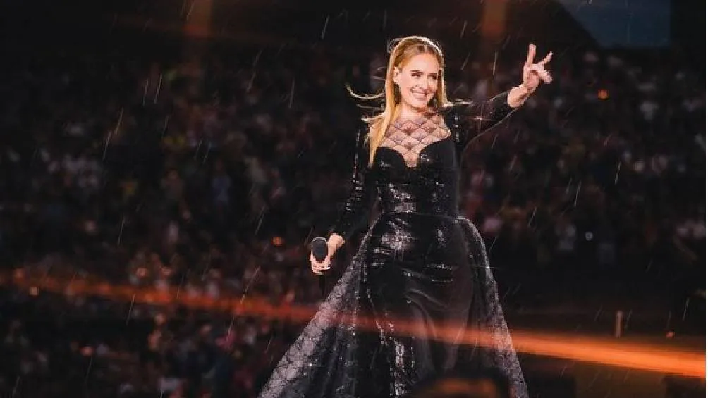 IG @adele La cantante anunció mediante un concierto su retiro de la música temporalmente.