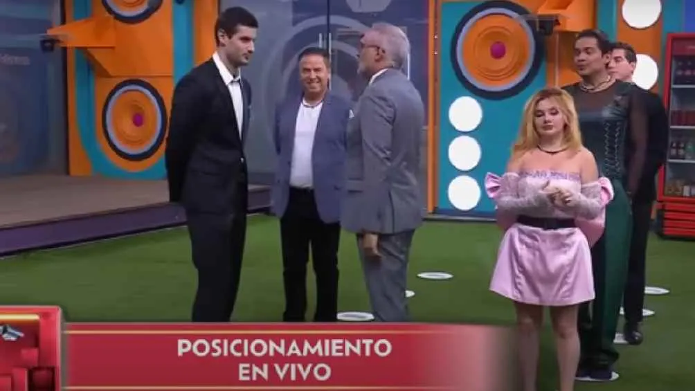 Adrián Marcelo no soportó el posicionamiento en su contra de Arath.