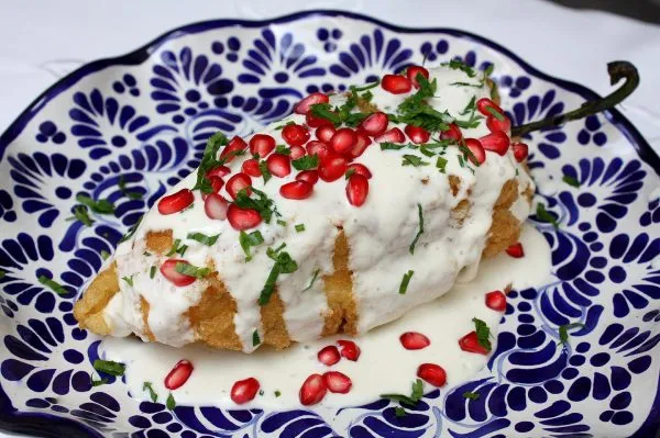 El chile en nogada es un platillo típico y popular en el mes de septiembre