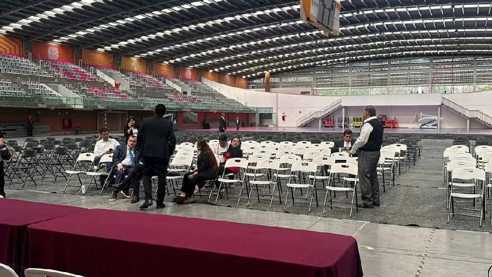 La Sala de Armas se convirtió en la nueva sede de los Diputados.