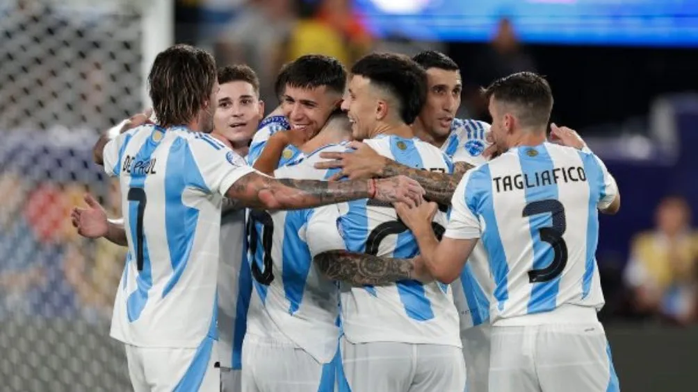 MEXSPORT Jugadores de Argentina celebran un gol en la Copa América