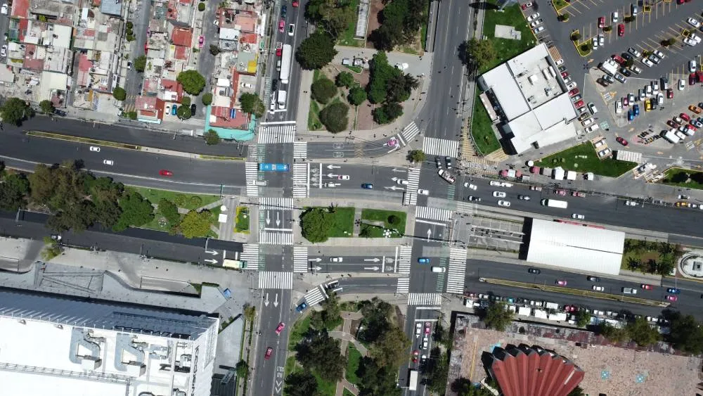 Los vehículos con holograma 1 y 2 con engomado verde no circulan.