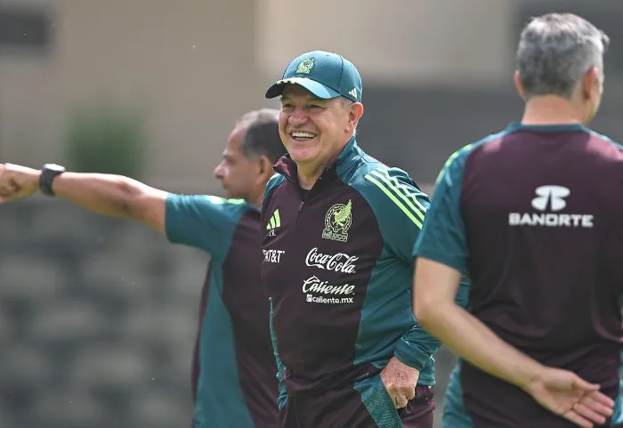 Javier Aguirre en un entrenamiento del Tri