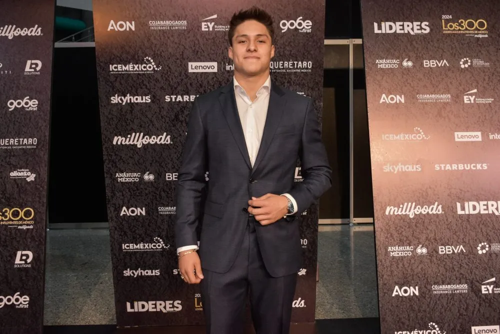 El clavaditsa olímpico, Osmar Olvera, hizo un llamado para soñar alto.