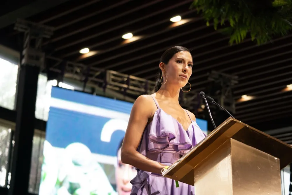 La bailarina Elisa Carrillo afirma que el cambio se puede hacer en equipo.