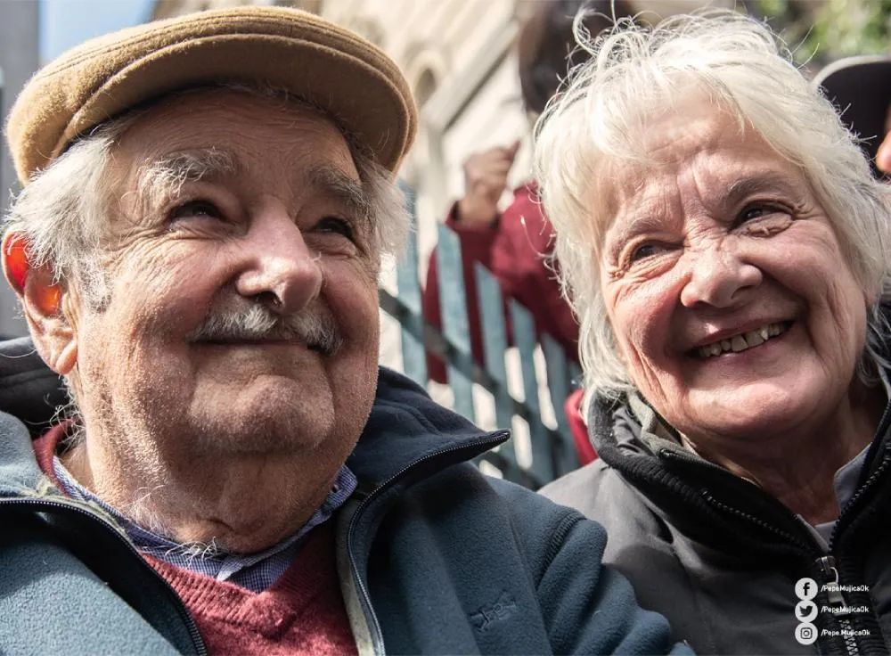 pepemujicaok Su esposa Lucía Topolansky lo está acompañando en todo momento.