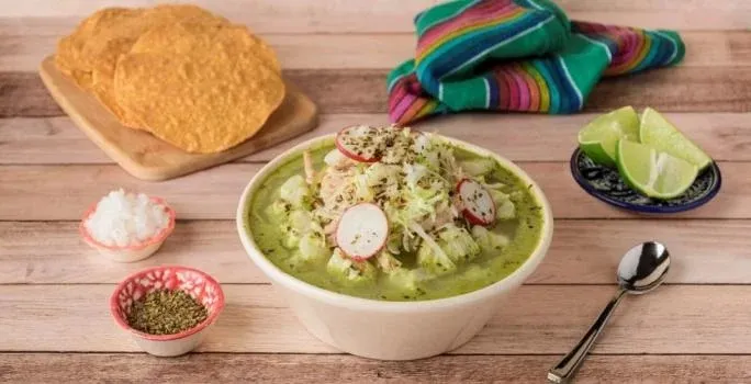 Recetas Nestle El pozole puede ser rojo o verde, todo depende de tu gusto personal