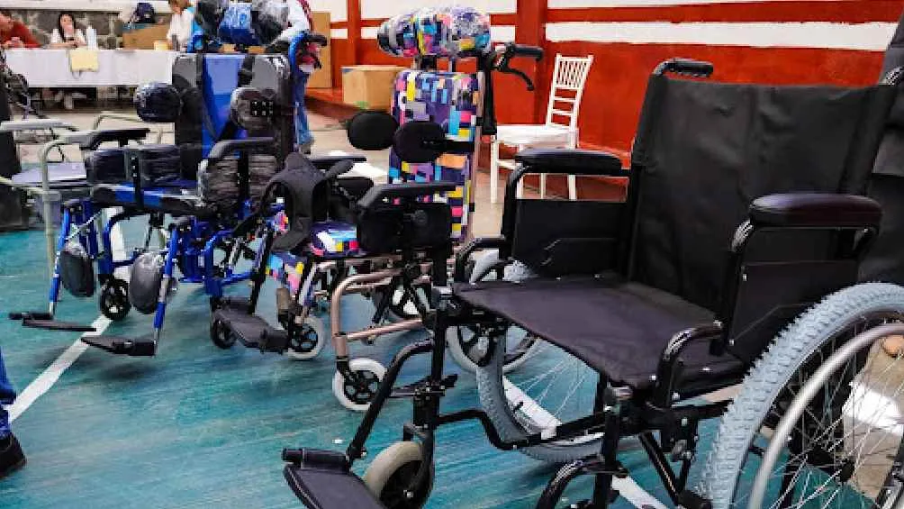 Solicitar una silla de ruedas o una andadera es completamente gratis.