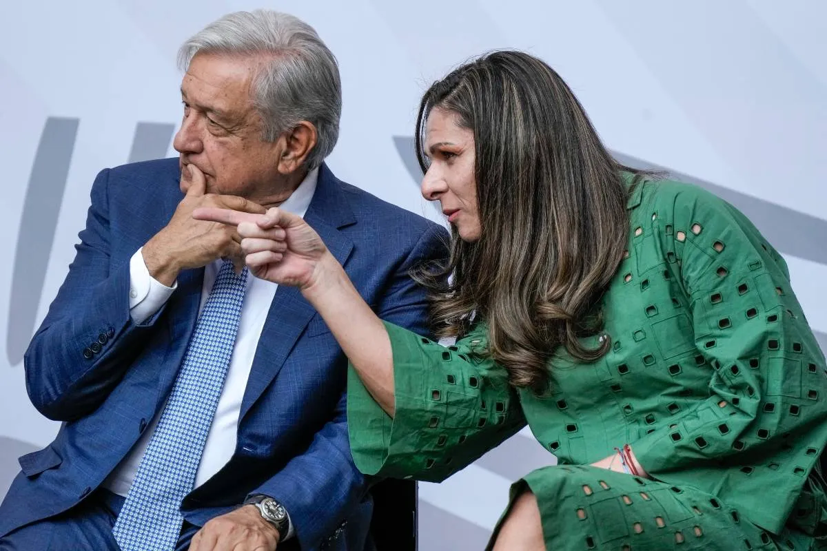 Con AMLO en conferencia