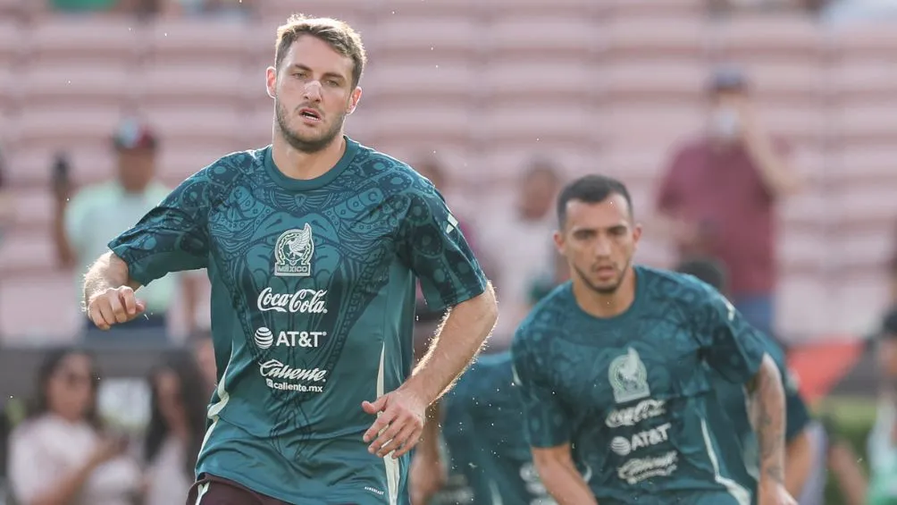 TWITTER: @miseleccionmx Santi durante un entrenamiento con el Tricolor