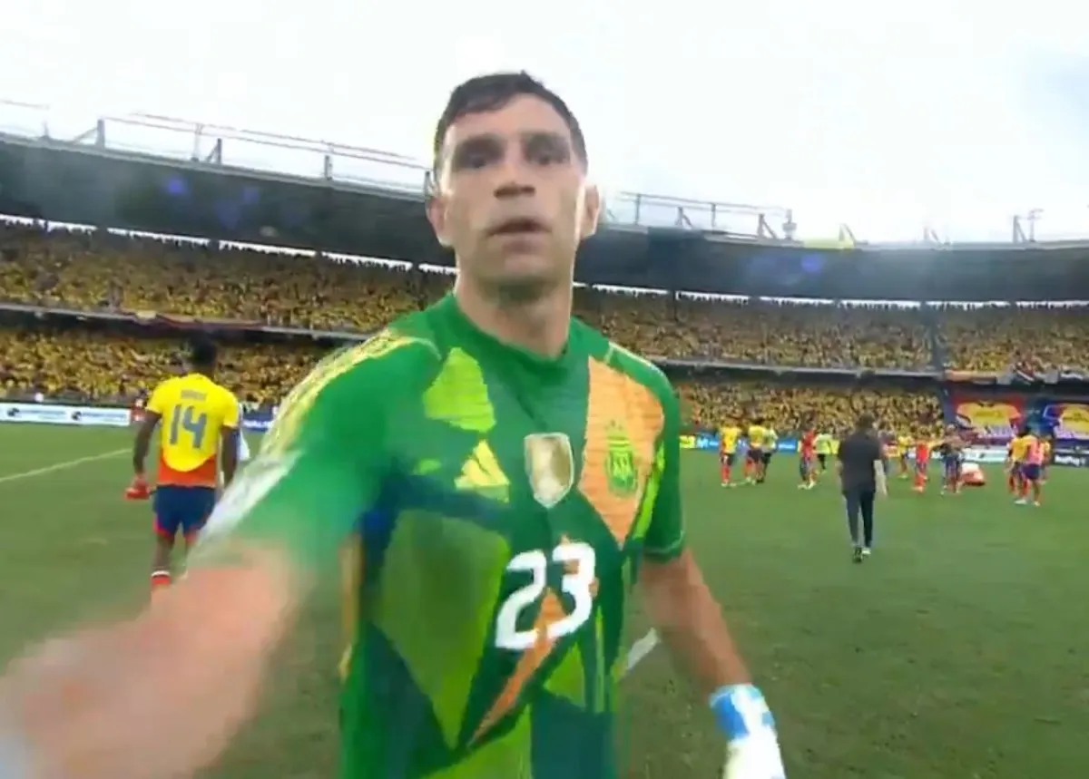 El golpe hacía la cámara