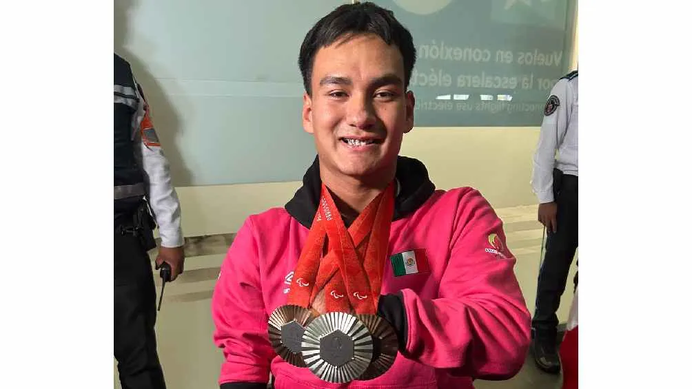 Fue recibido en el aeropuerto