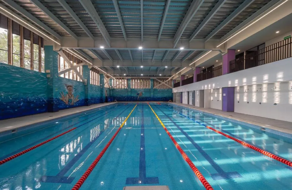 La alberca y gimnasio están abiertos desde temprana hora.