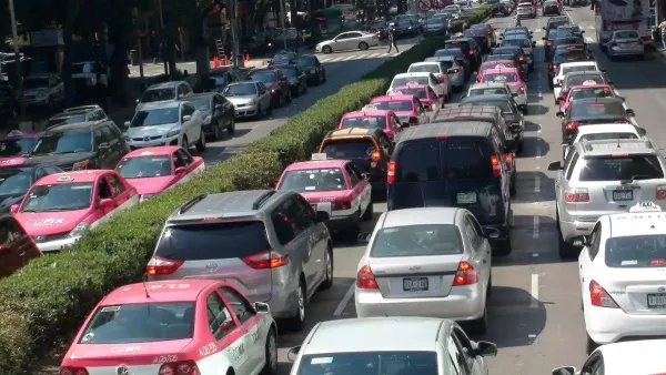 Foto especial Conoce que autos descansarán el día de mañana jueves