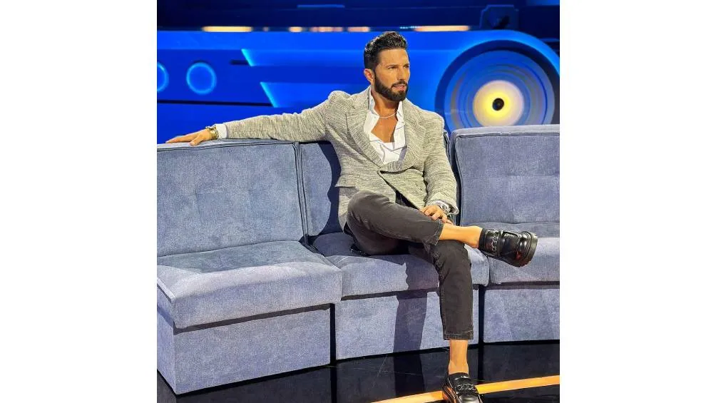 Poncho de Nigris reta a Adrián a una pelea en la Arena de Monterrey.