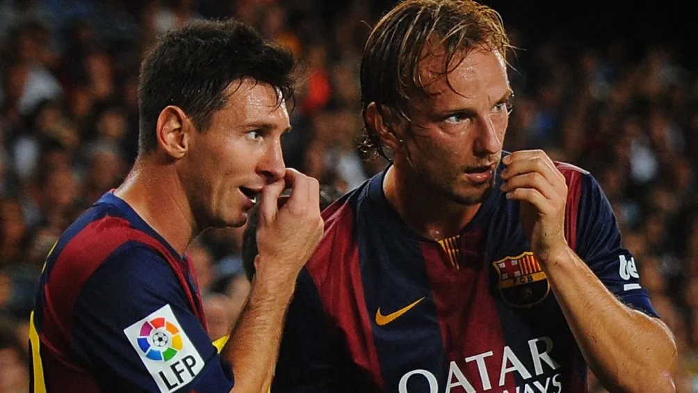 Ivan Rakitic junto a Lionel Messi