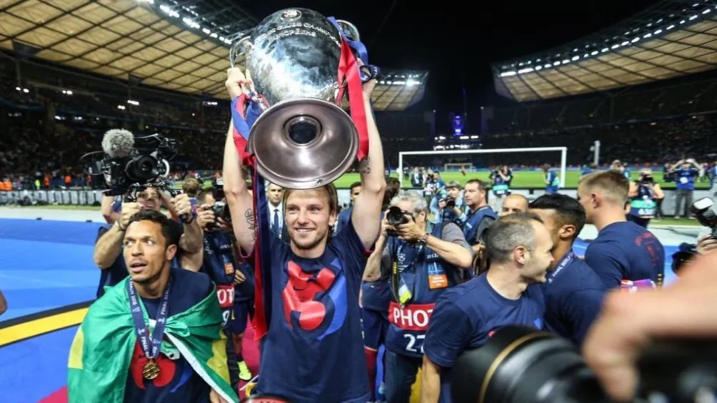 Rakitic con el trofeo de Champions League