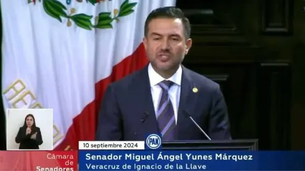 X: senadomexicano El panista Miguel Ángel Yunes sorprendió al votar a favor de la reforma y en redes lo llaman "traidor"