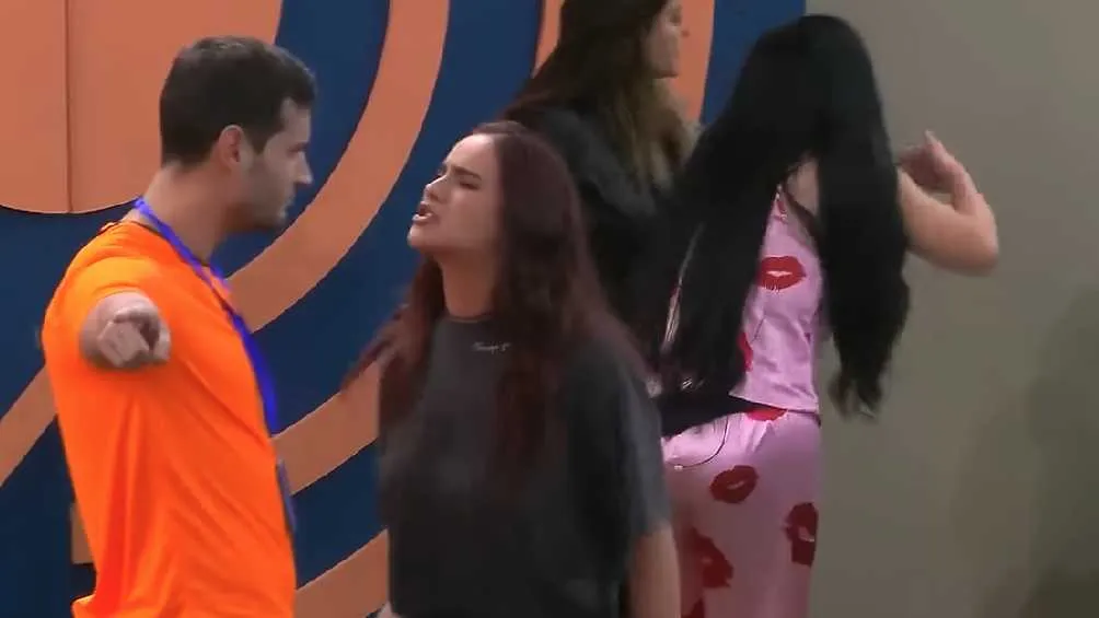 A lo largo de su participación, Adrián Marcelo atacó varias veces a Gala.