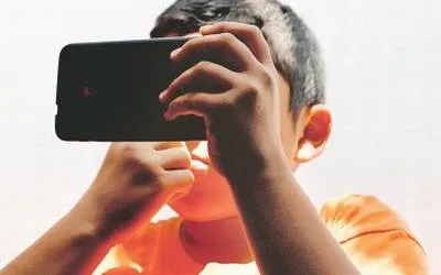 Niños crean sus perfiles en redes a los 9 años