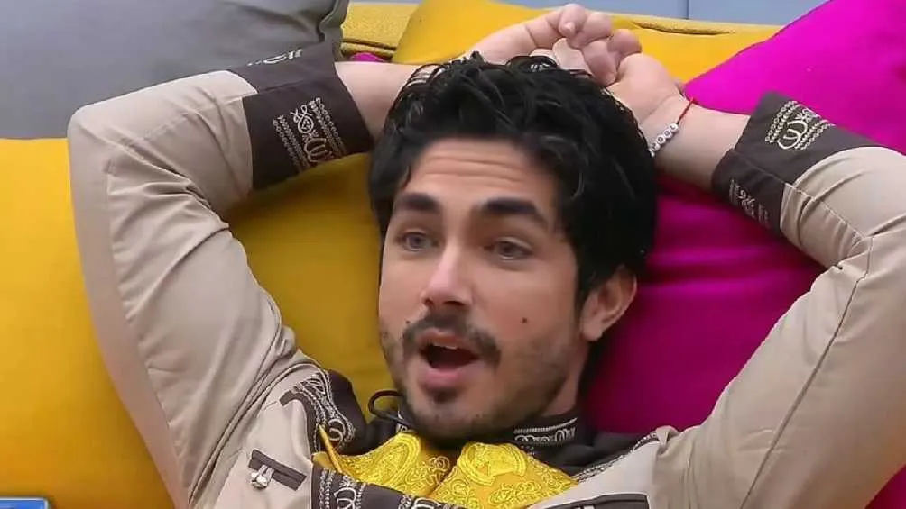 Twitter: @LaCasaFamososMx Sian Chiong apenas suma el 5% de votos, por lo que se perfila para ser eliminado.