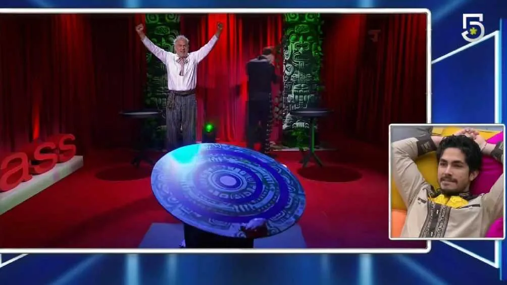 Twitter: @LaCasaFamososMx Arath de la Torre arrebató la salvación a Agustín para librar a Gala de la placa de nominados.