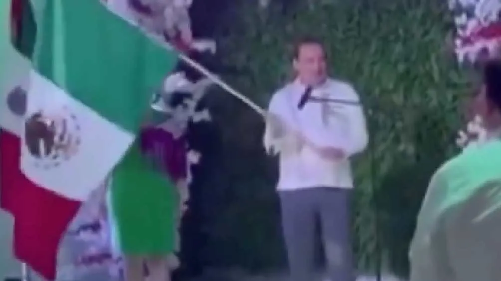 El diputado de Morena, Sergio Ojeda hizo el oso durante la noche del 15 de septiembre.