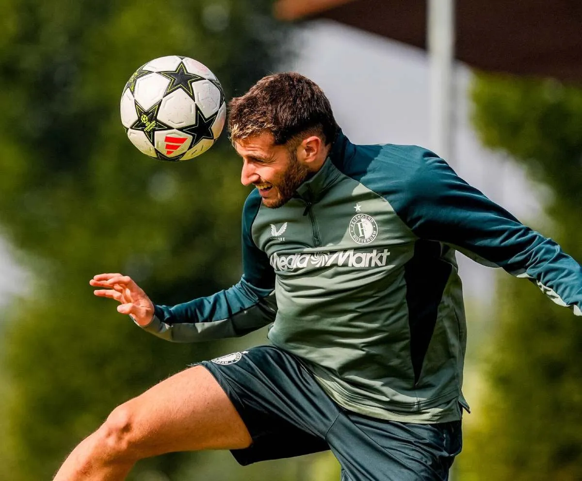 Santi Giménez buscará ampliar su cuota goleadora en Champions