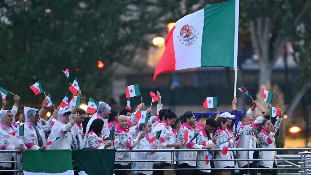 Recomepensa por su participación en París