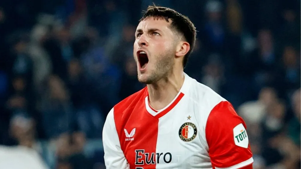 El mexicano celebrando un gol