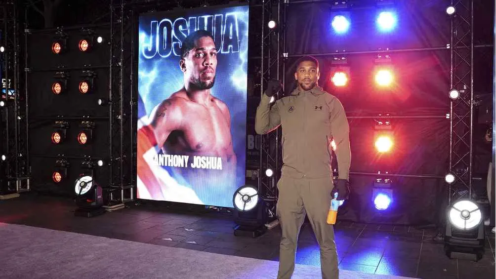 Busca hacer historia