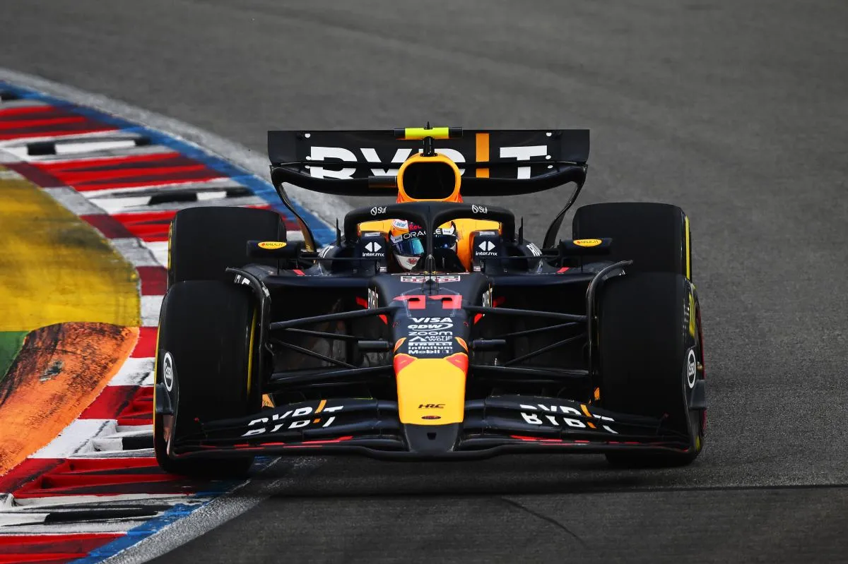 Checo Pérez tendrá que buscar una remontada en Marina Bay