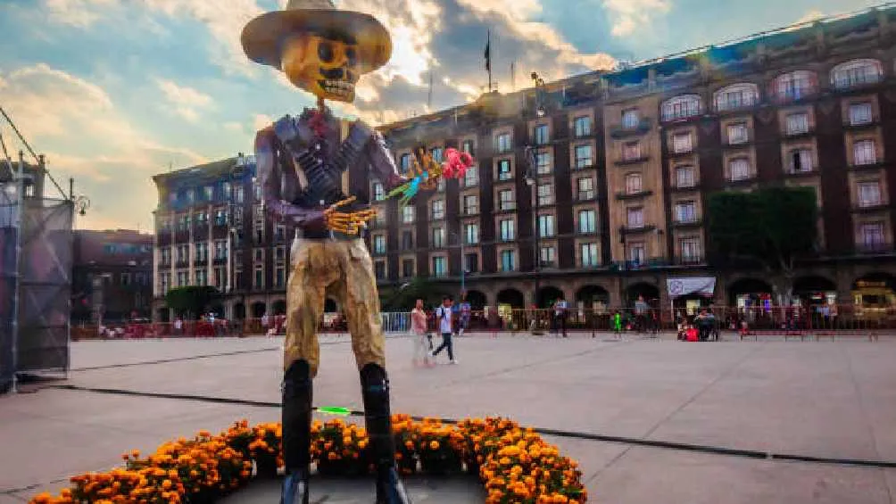 Pixabay Las ofrendas de Día de Muertos en el Zócalo tampoco pueden faltar.