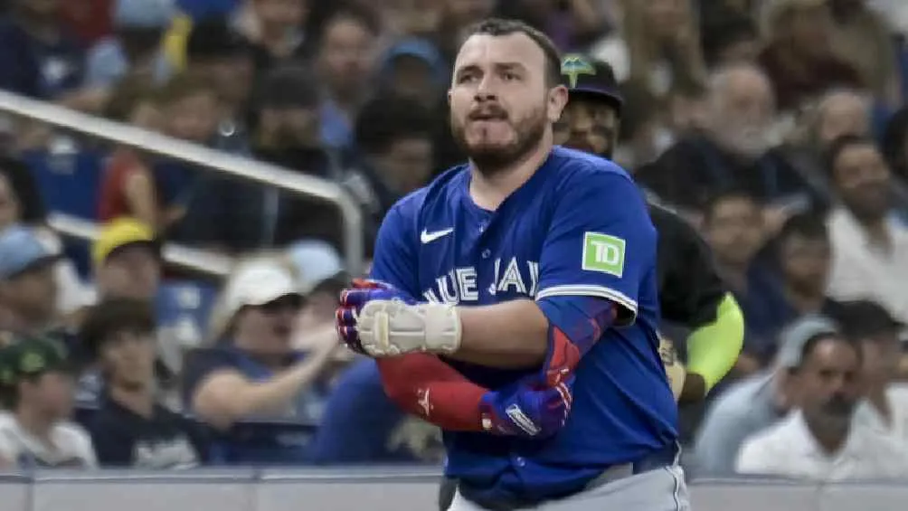 AP Kirk también conectó un hit