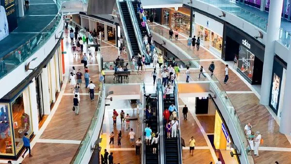 Conectando Negocios Los centros comerciales son conocidos por las diversas tiendas que puedes encontrar ahí