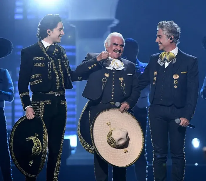 IG: @alexoficial Los Fernández se caracterizan por apoyar a los migrantes en Estados Unidos.