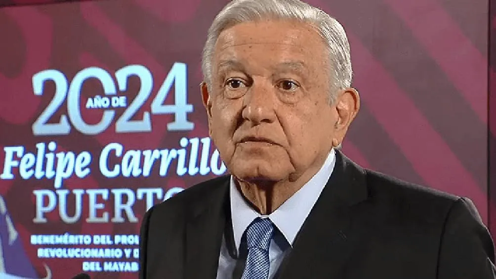 Durante su conferencia el mandatario mandó mensaje a los padres de los normalistas.