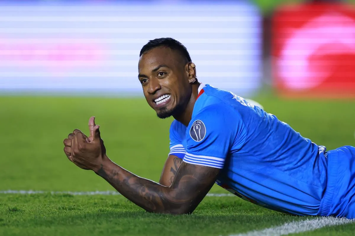 El defensa quiere lograr grandes cosas con Cruz Azul