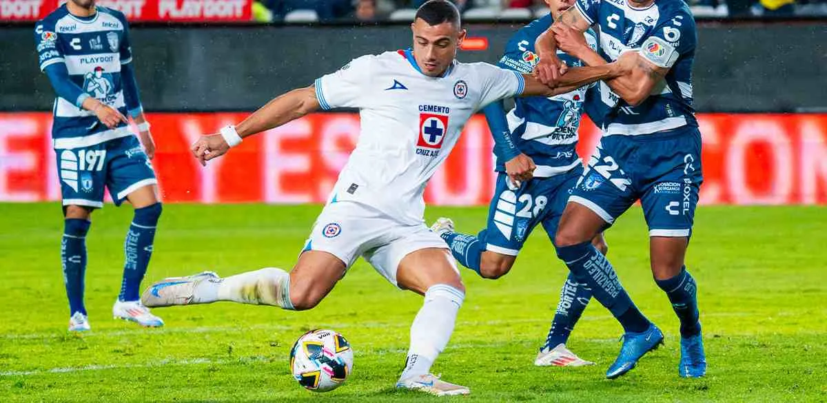 Giakoumakis hizo doblete