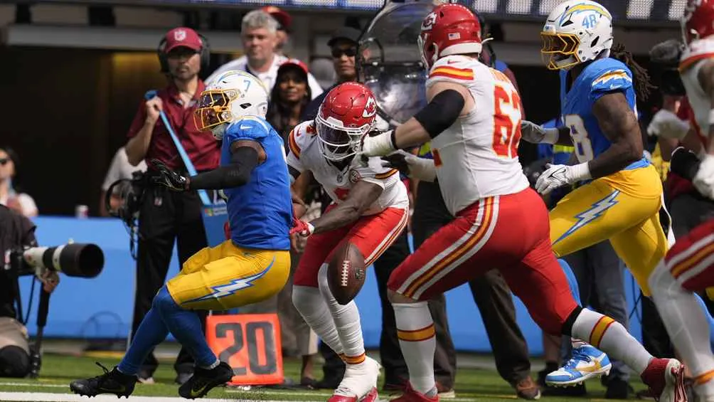 AP Mahomes lo golpeó