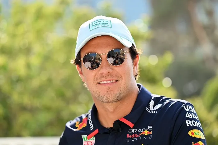 X: @SChecoPerez Checo Pérez con la gorra edición especial