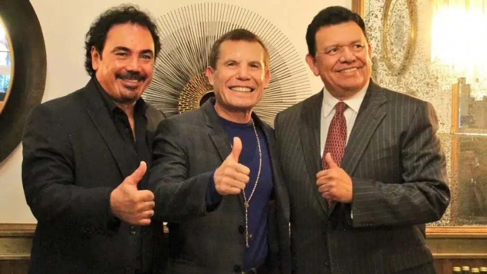 Valenzuela junto a Hugo Sánchez y Julio César Chávez