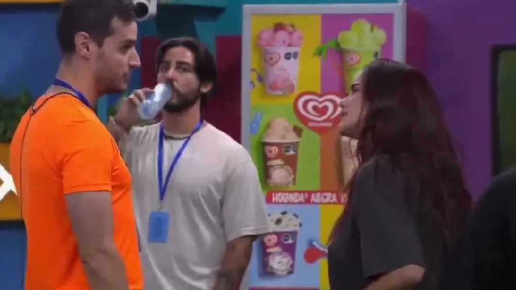 Adrián Marcel abandonó La Casa de los Famosos en medio de señalamientos de misógino.