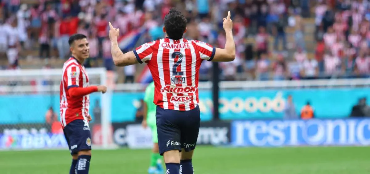 Mozo reacciona a travesura del Piojo Alvarado