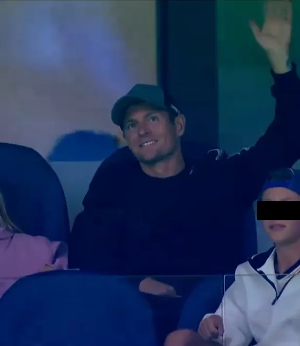 Kroos estuvo en la tribuna y recibió una afición